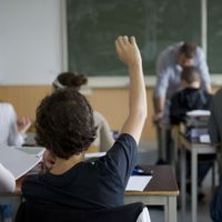 Pour les chercheurs, il n’y a pas de raison que le CEB soit proposé en langue cible aux enfants qui sortent de l’immersion. 