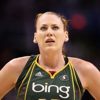 La basketteuse Lauren Jackson, porte-drapeau de l'Australie