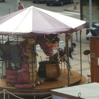 le Manège "fait main" est installé sur la Place Saint-Fiacre