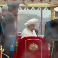 La Tamise jubile: Reine Elizabeth II a défilé sur sa barge