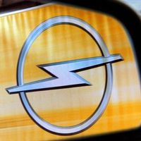 Opel inaugure une nouvelle usine de moteurs en Hongrie
