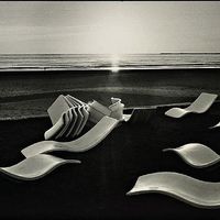 Martine Franck: plage du Club à Agadir, Maroc, 1976.