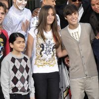 De gauche à droite: Prince Michael, Blanket, Paris, Justin Bieber, Katherine Jackson