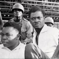 Patrice Lumumba (au centre)