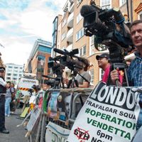 Les médias parqués devant l'ambassade équatorienne à Londres