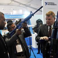 Un fusil SIG Sauer dans un stand d'exposition
