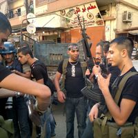 Des miliciens sunnites dans le quartier de Bab El-Tabbaneh, à Tripoli