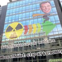 "Sois efficace, sors du nucléaire": une action récente de Greenpeace pour enjoindre le gouvernement à respecter ses engagements. Mais le CD&V renâcle.