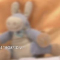 Ce petit film sert aussi à rassurer les parents, parfois aussi inquiets que leur enfant